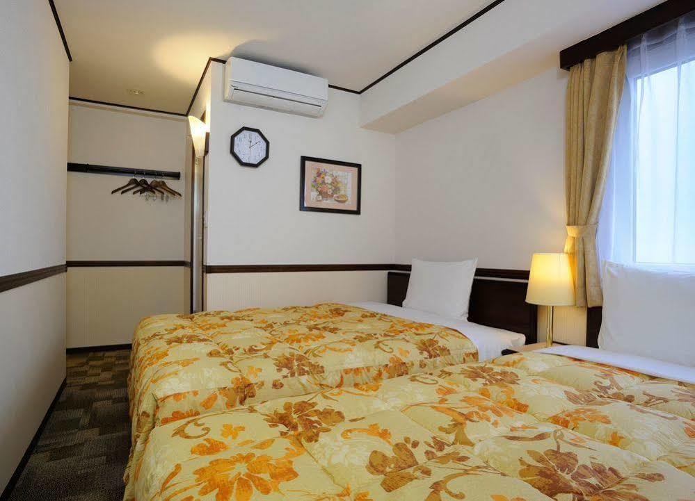 Toyoko Tokyo Eki Kita Guchi Hotel 3*